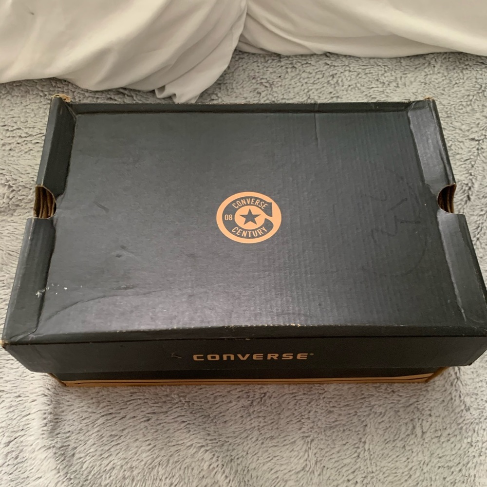 Converse - Picture 2 of 8